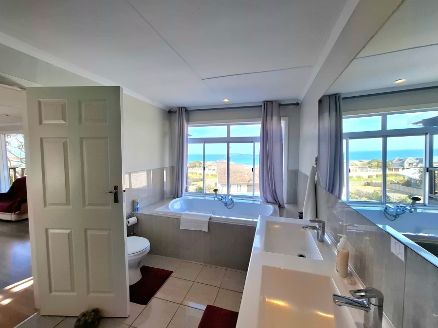 7 Bedroom Property for Sale in Gonubie Eastern Cape